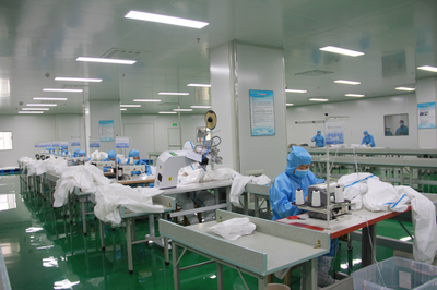 1號君探訪江蘇省產量最大防護服生產企業,30天趕制百萬套